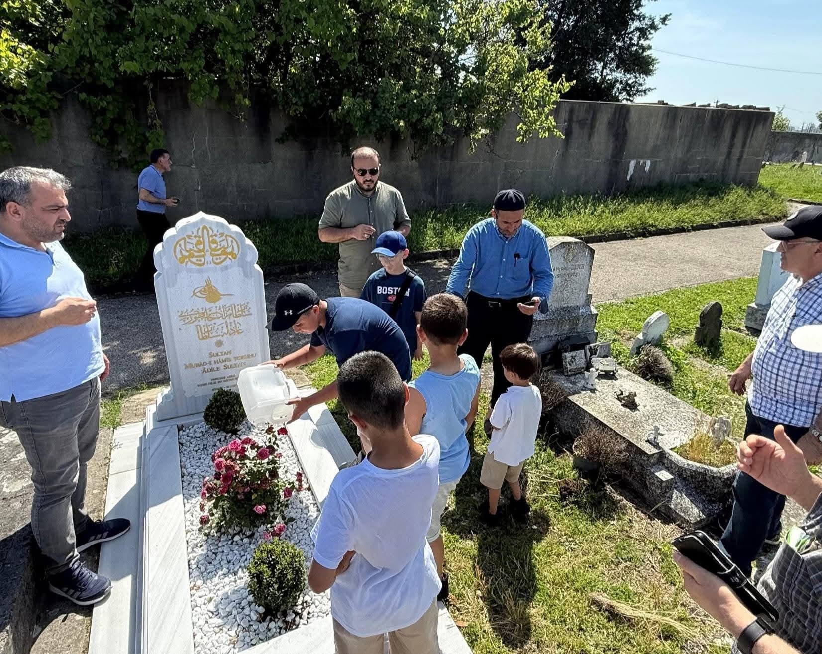 Veille de l'Aïd : visite recueillie au cimetière musulman de Bobigny